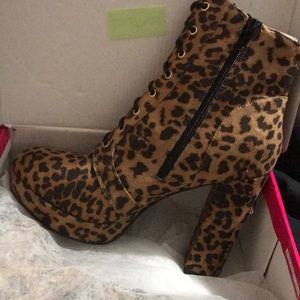 Dream pairs, leopard heels, size 8.5
